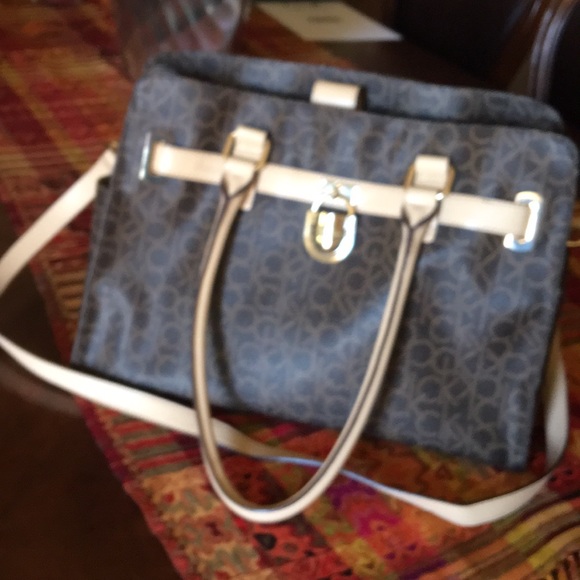 Calvin Klein Handbags - ❤️NWOT Calvin Klein  cross body bag